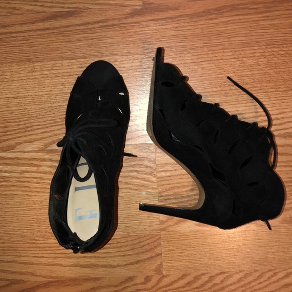 Black open toed shoes size 9 - Picture 3 of 7